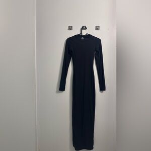 SKIMS- FITS EVERYBODY CREW NECK LONG SLEEVE DRESS | ONYX